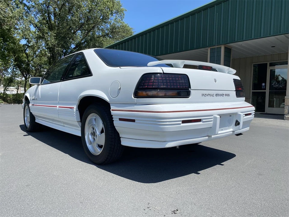 1995 Pontiac Grand Prix 3rd+ Gen - Image 8 of 31