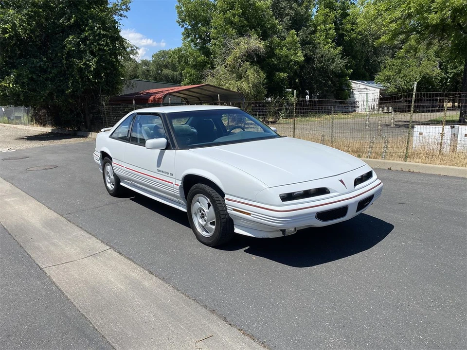 1995 Pontiac Grand Prix 3rd+ Gen - Image 27 of 31