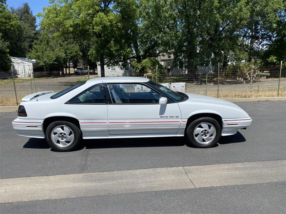 1995 Pontiac Grand Prix 3rd+ Gen - Image 28 of 31