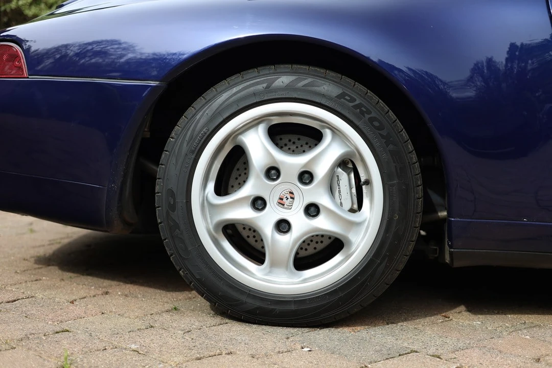 1995 Porsche 993 Carrera 4 - Image 18 of 30