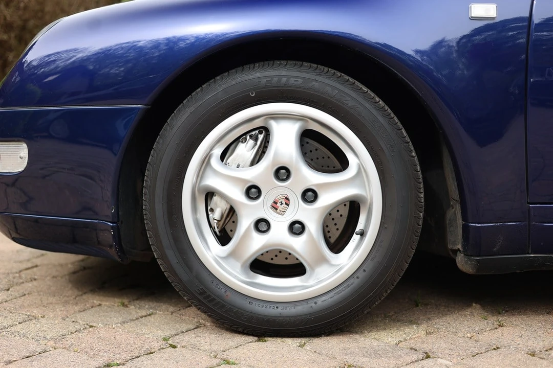1995 Porsche 993 Carrera 4 - Image 17 of 30