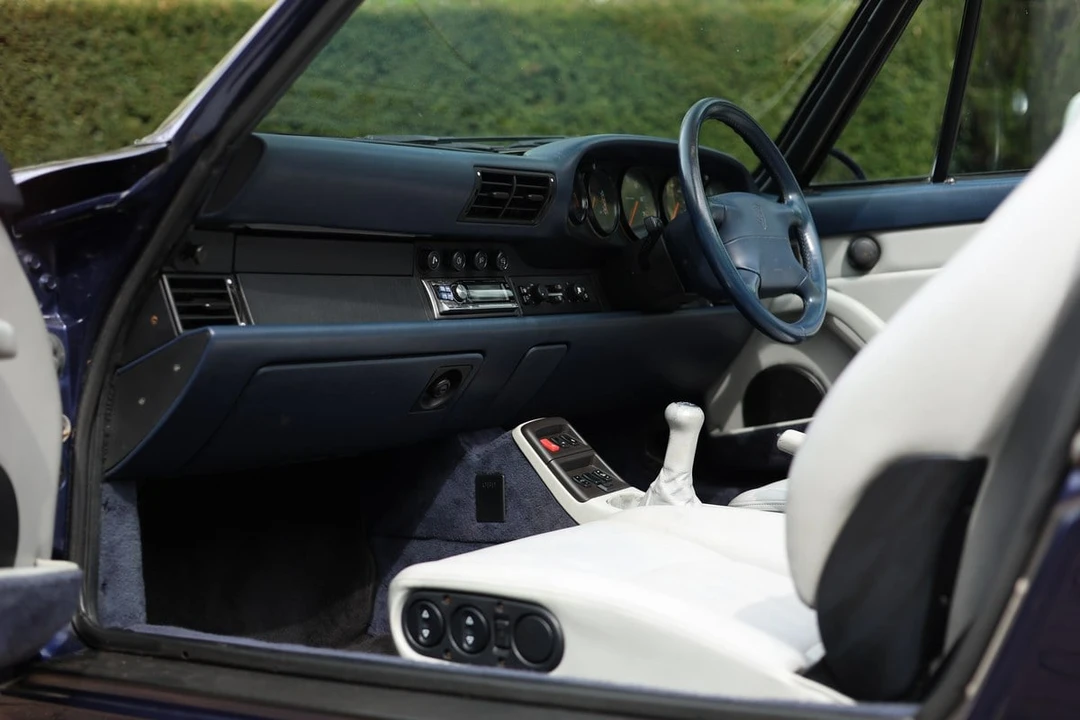 1995 Porsche 993 Carrera 4 - Image 22 of 30
