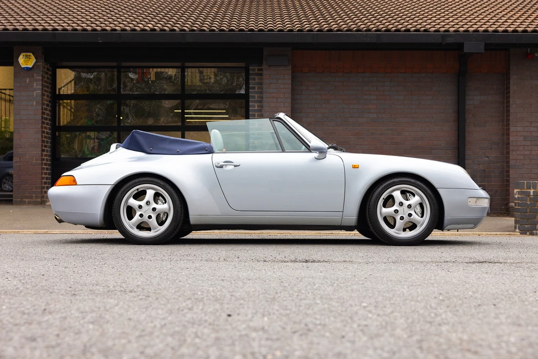 1995 Porsche 993 Carrera 4 - Image 4 of 31