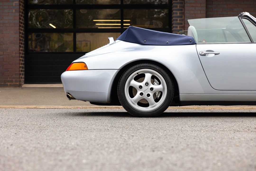 1995 Porsche 993 Carrera 4 - Image 17 of 31
