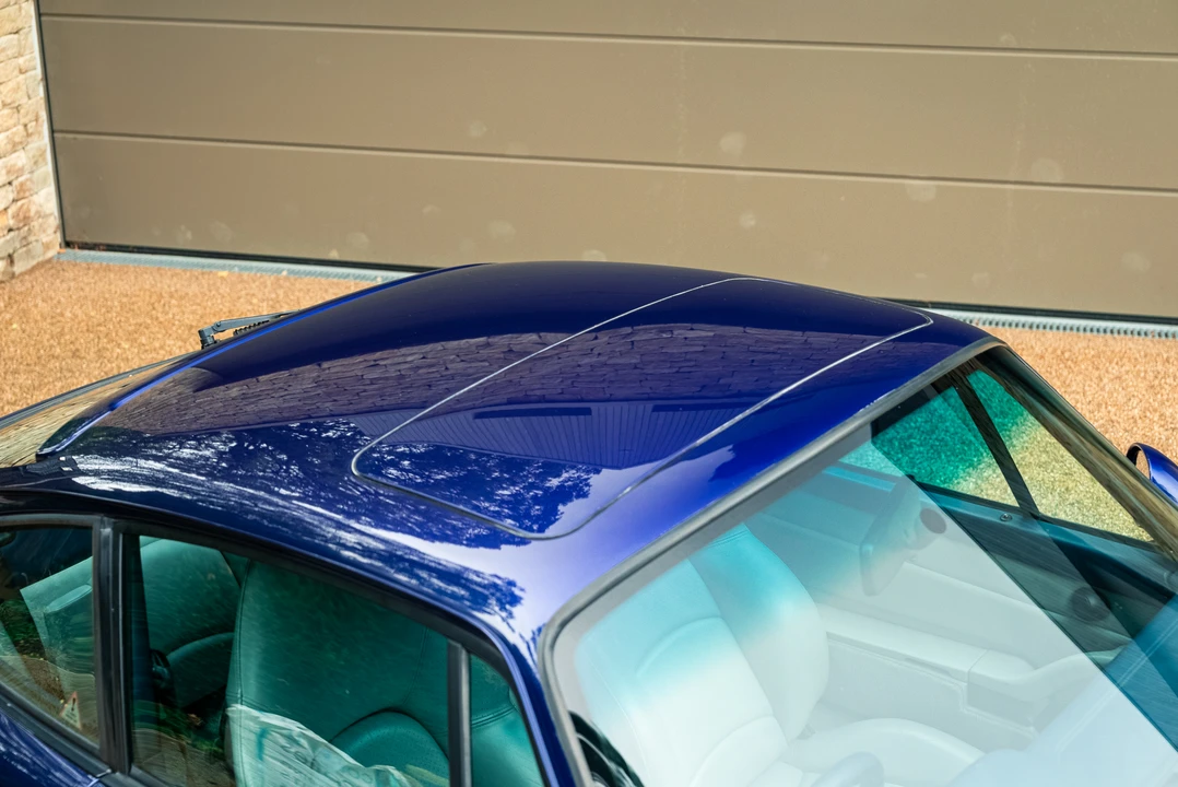 1995 Porsche 993 Carrera 4 - Image 24 of 31