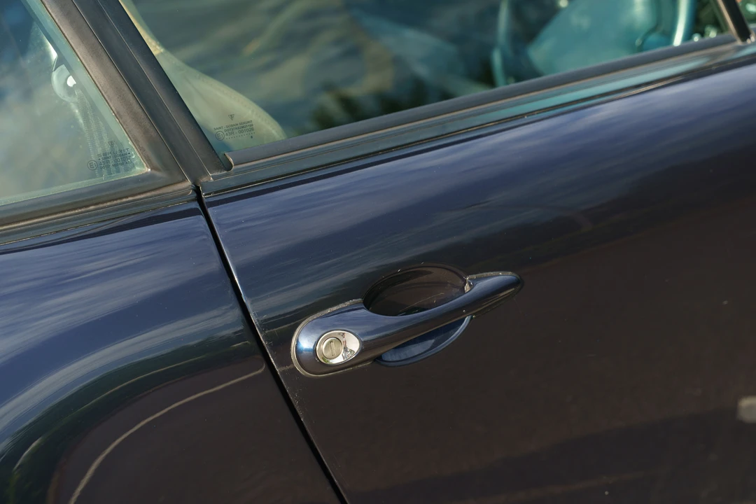 1995 Porsche 993 Carrera 4 - Image 14 of 31