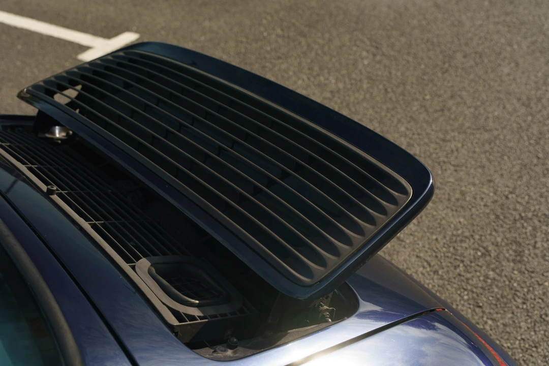 1995 Porsche 993 Carrera 4 - Image 15 of 31