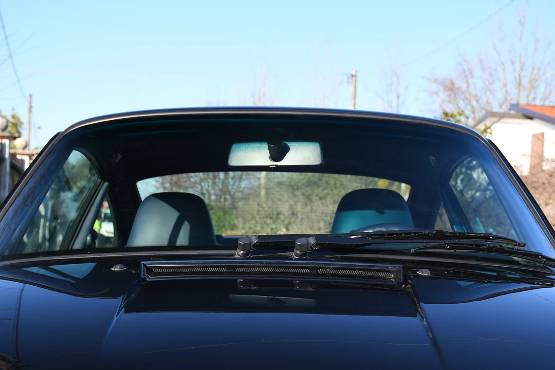 1995 Porsche 993 Carrera 4 - Image 28 of 31