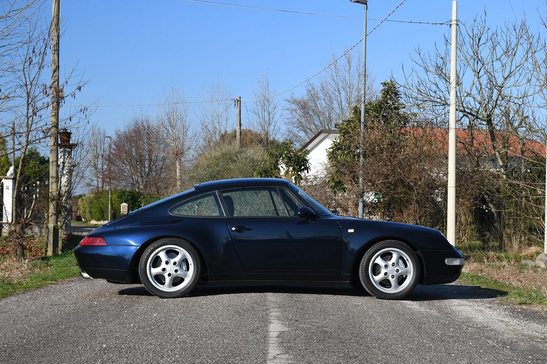 1995 Porsche 993 Carrera 4 - Image 4 of 31