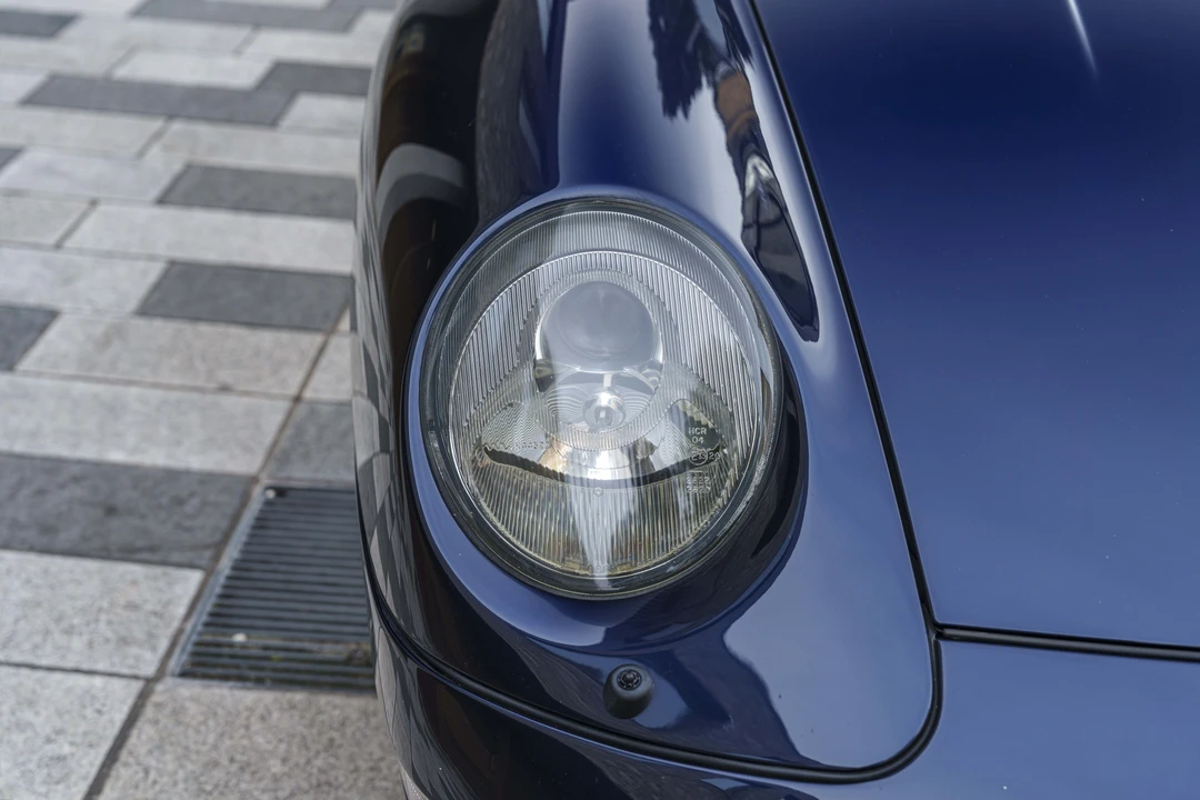 1995 Porsche 993 Carrera 4 - Image 10 of 31