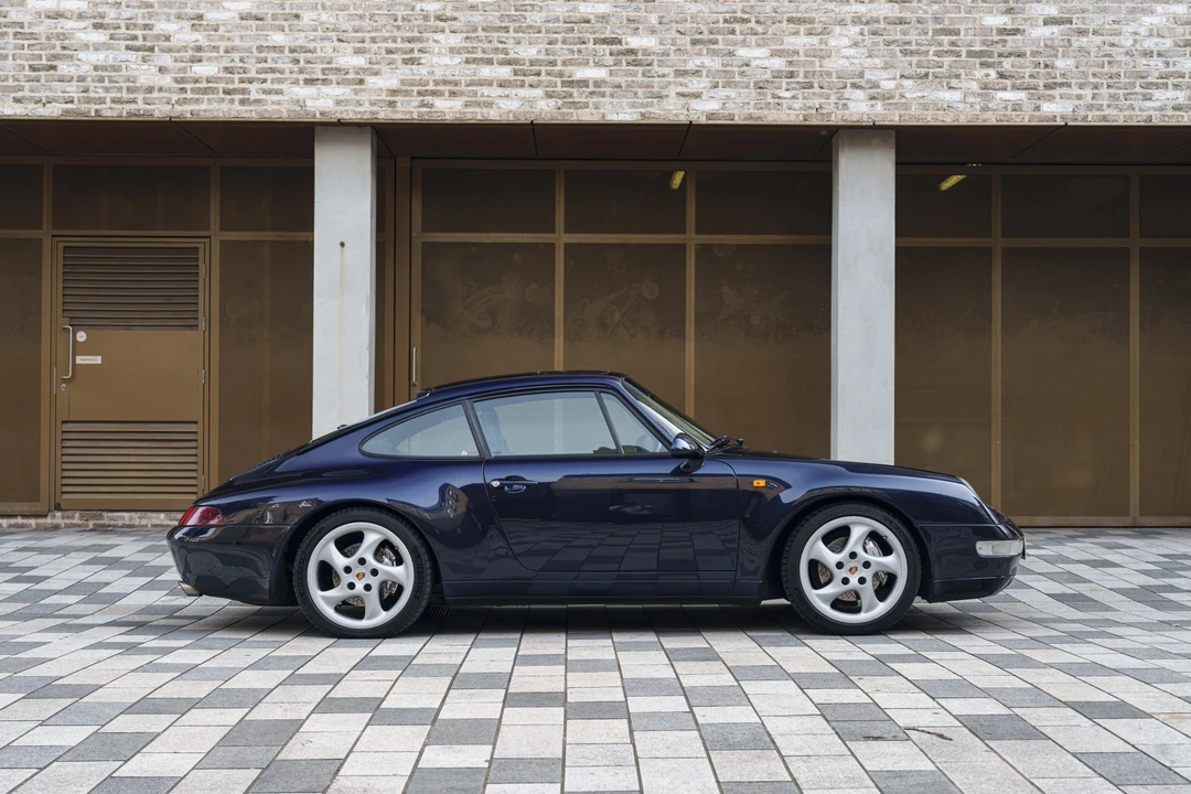 1995 Porsche 993 Carrera 4 - Image 8 of 31