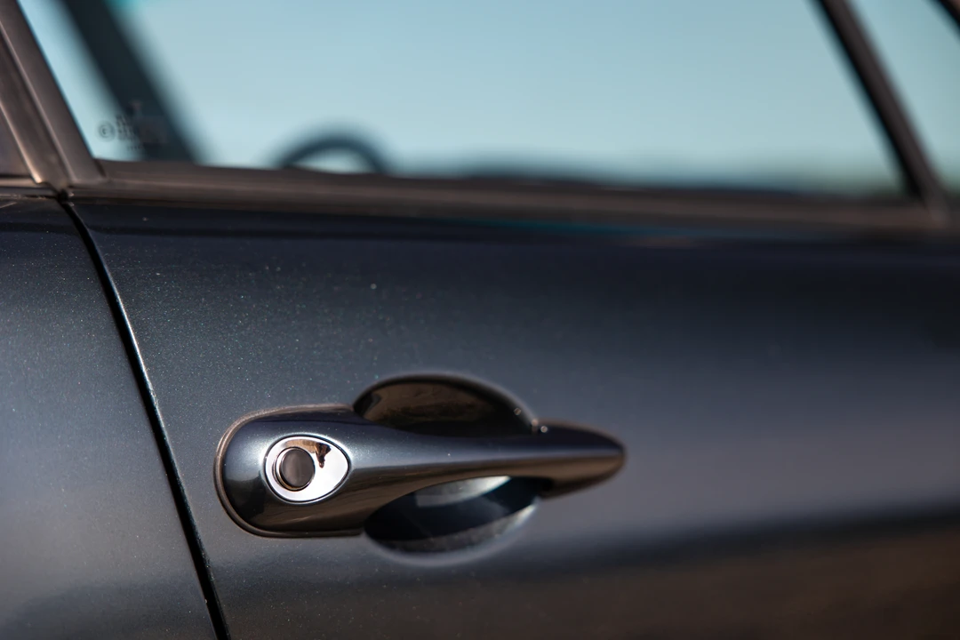 1995 Porsche 993 Carrera 4 - Image 29 of 31