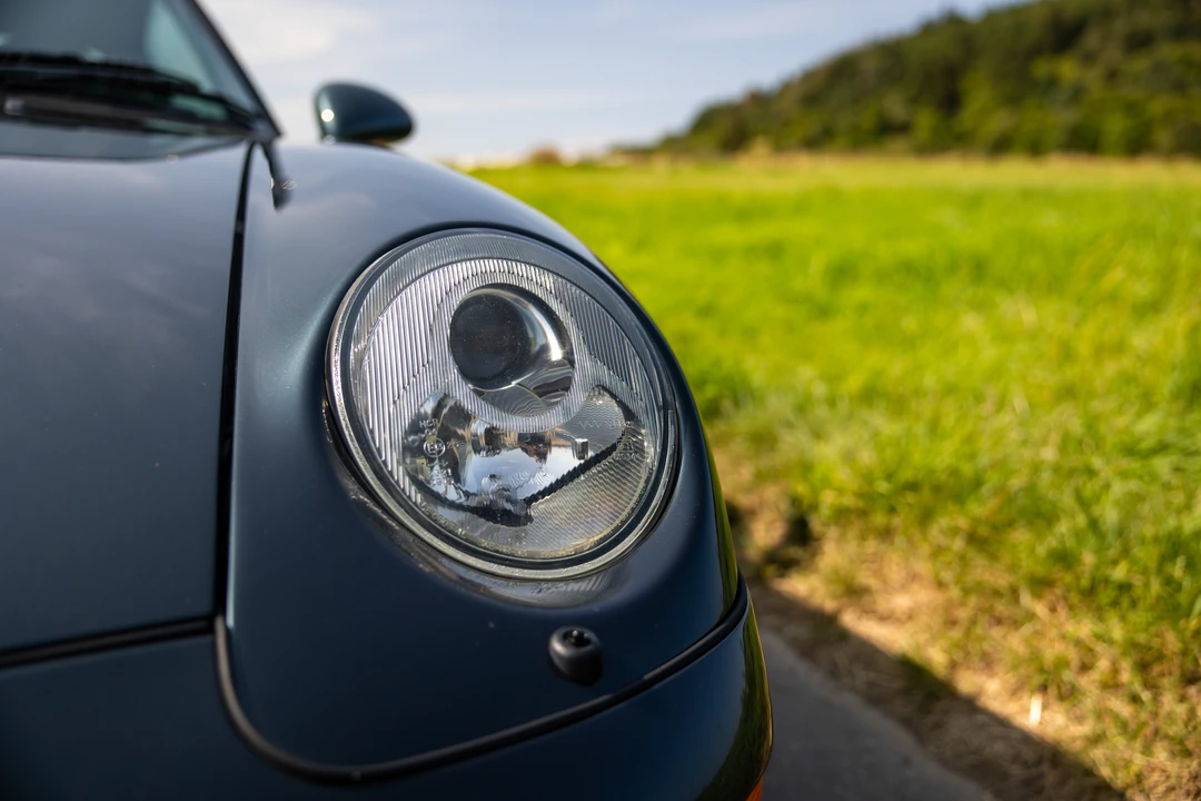 1995 Porsche 993 Carrera 4 - Image 24 of 31