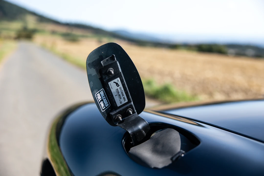 1995 Porsche 993 Carrera 4 - Image 27 of 31