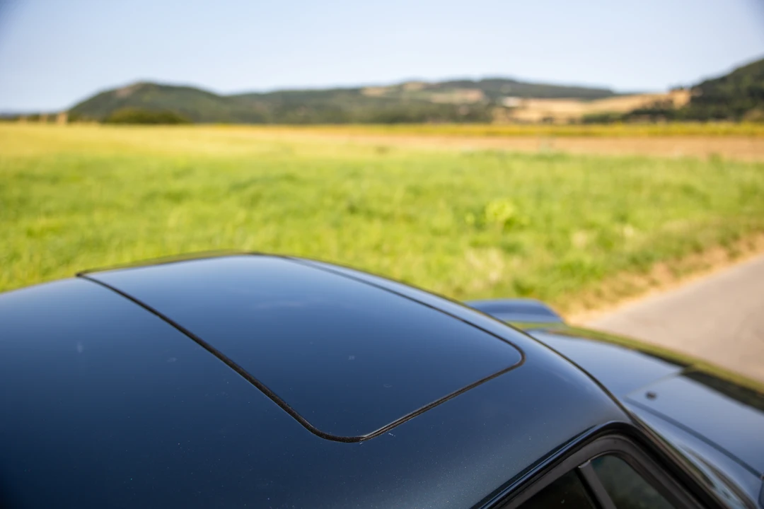 1995 Porsche 993 Carrera 4 - Image 28 of 31