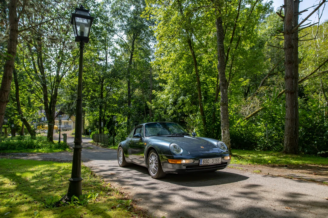 1995 Porsche 993 Carrera 4 - Image 7 of 31