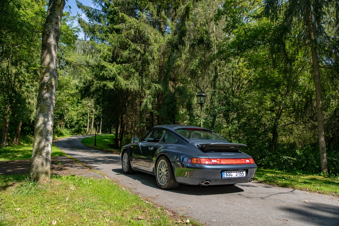 1995 Porsche 993 Carrera 4 - Image 4 of 31