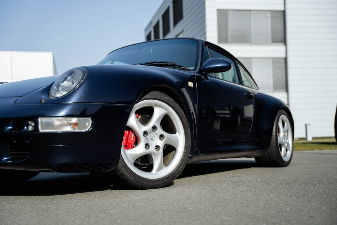 1995 Porsche 993 Carrera 4S - Image 25 of 31