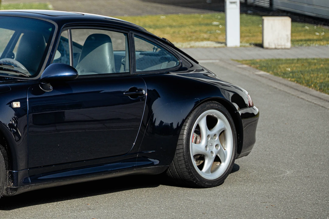 1995 Porsche 993 Carrera 4S - Image 18 of 31