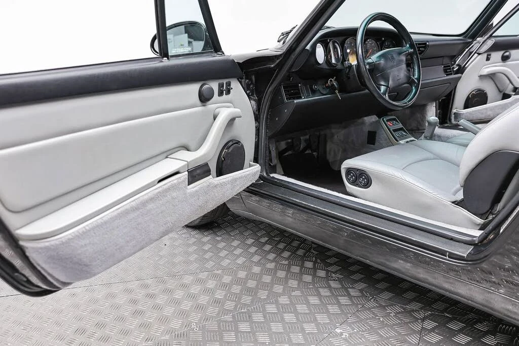 1995 Porsche 993 Carrera 4 - Image 15 of 31