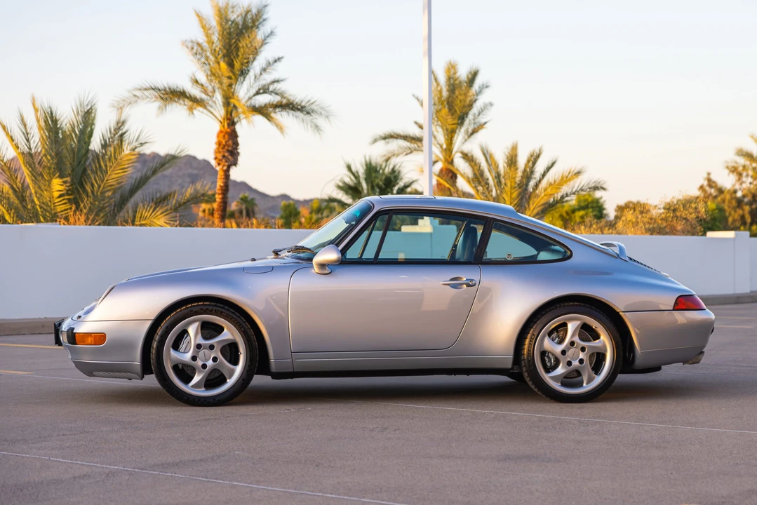 1995 Porsche 993 Carrera 4 - Image 7 of 31