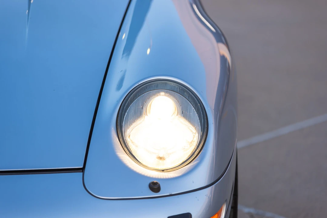 1995 Porsche 993 Carrera 4 - Image 16 of 31