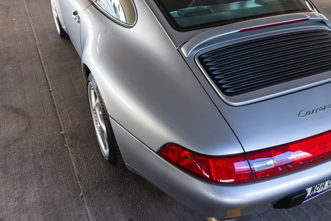 1995 Porsche 993 Carrera 4 - Image 27 of 31