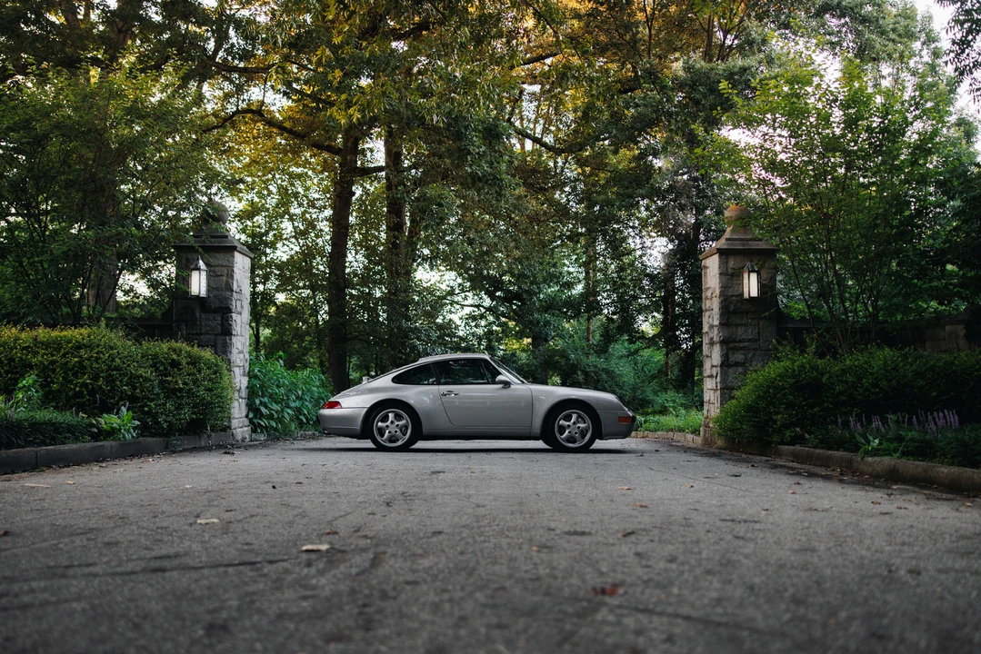 1995 Porsche 993 Carrera 4 - Image 24 of 31