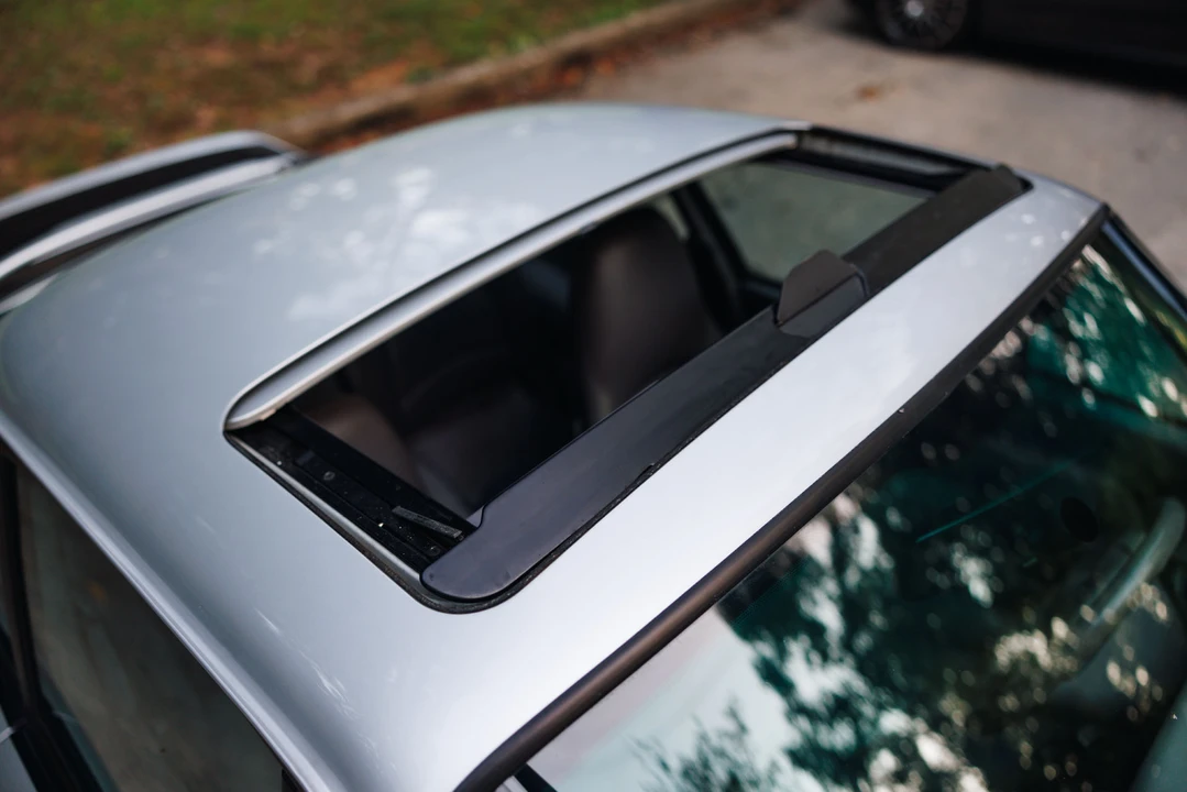 1995 Porsche 993 Carrera 4 - Image 28 of 31
