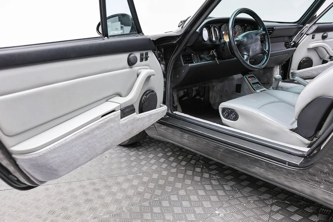 1995 Porsche 993 Carrera 4 - Image 15 of 31