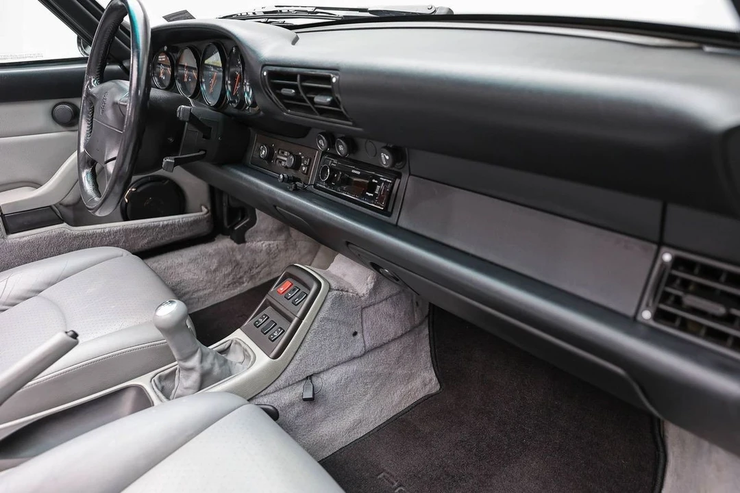 1995 Porsche 993 Carrera 4 - Image 23 of 31