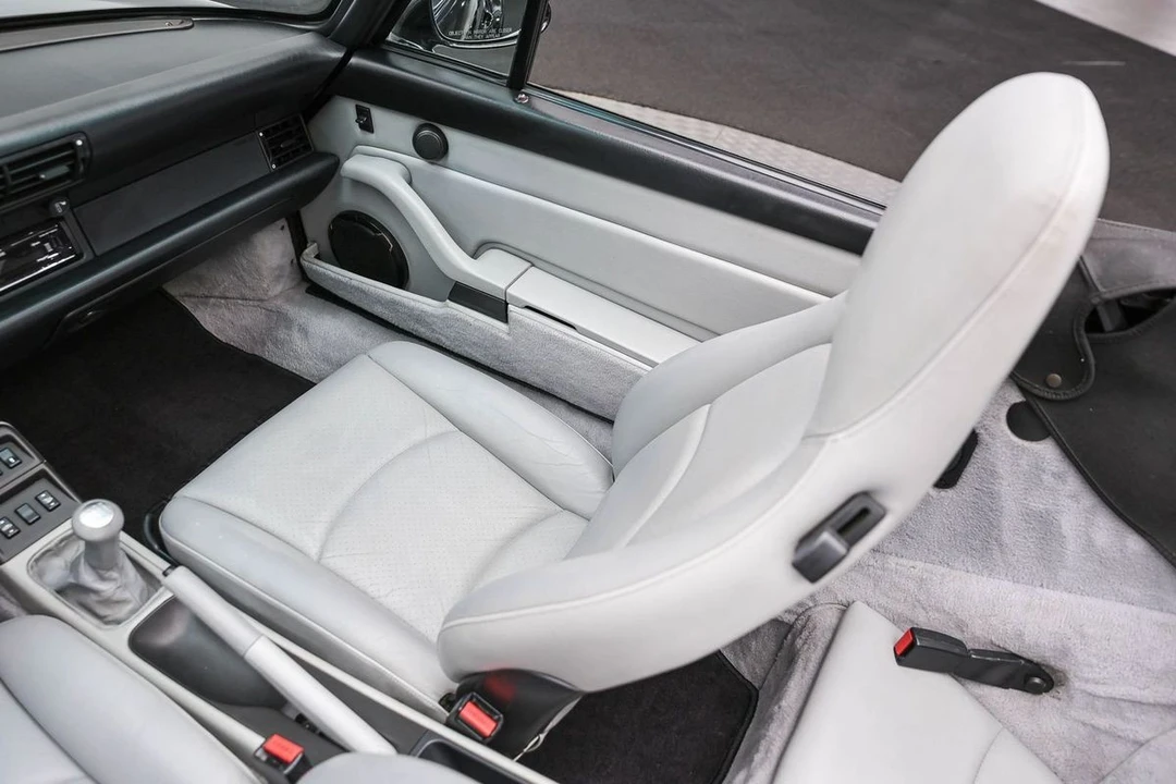 1995 Porsche 993 Carrera 4 - Image 19 of 31