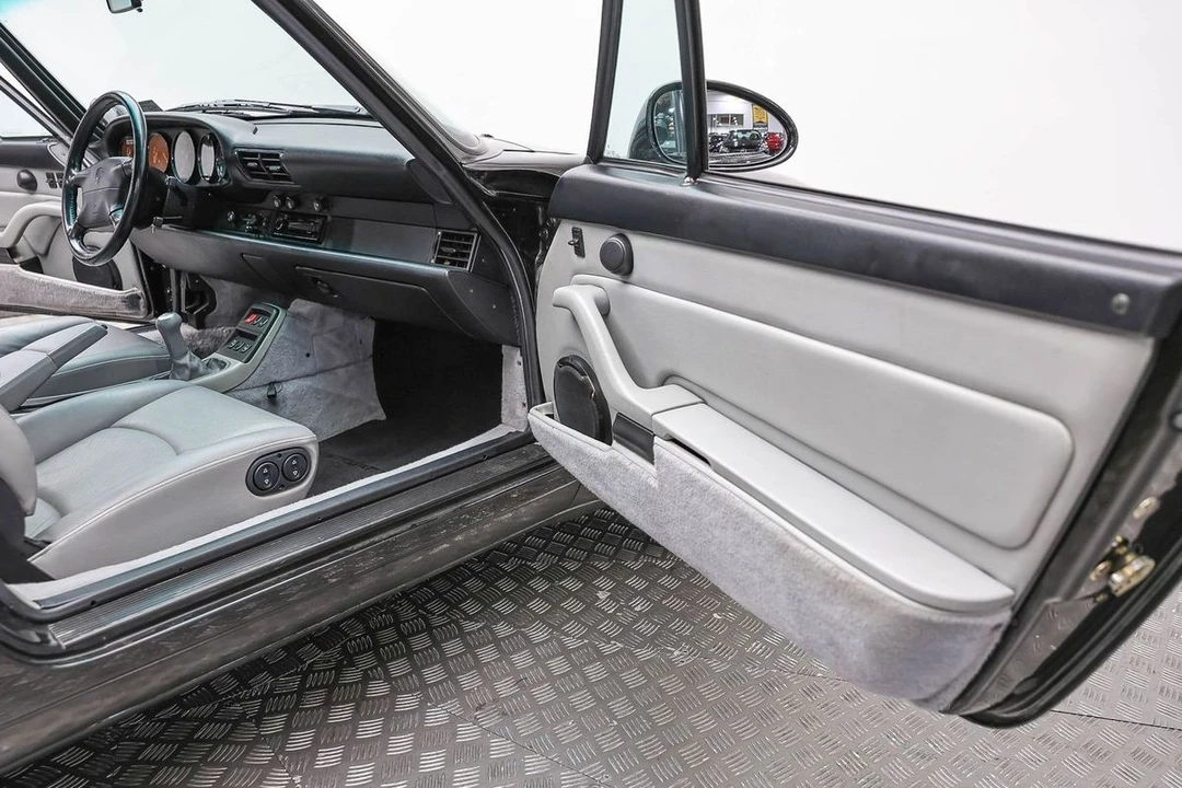 1995 Porsche 993 Carrera 4 - Image 14 of 31