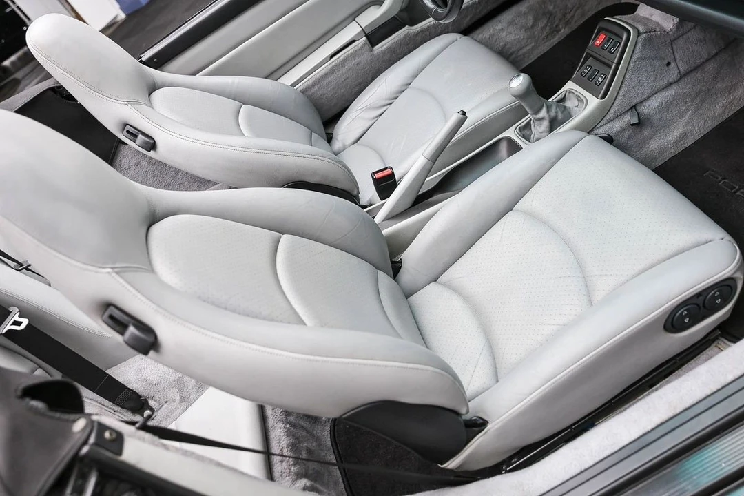 1995 Porsche 993 Carrera 4 - Image 16 of 31
