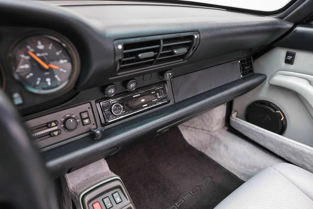 1995 Porsche 993 Carrera 4 - Image 27 of 30