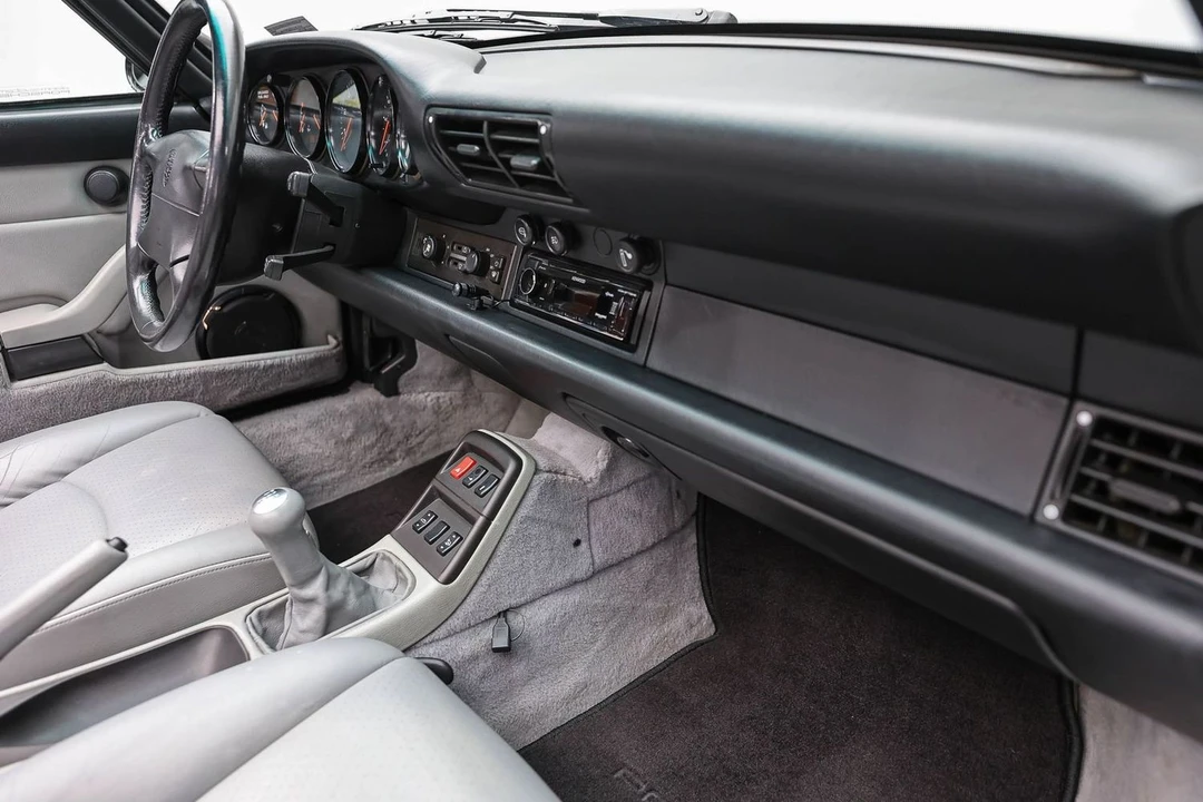 1995 Porsche 993 Carrera 4 - Image 22 of 30
