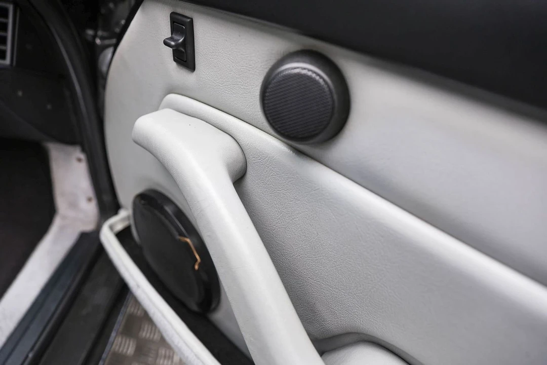 1995 Porsche 993 Carrera 4 - Image 29 of 30