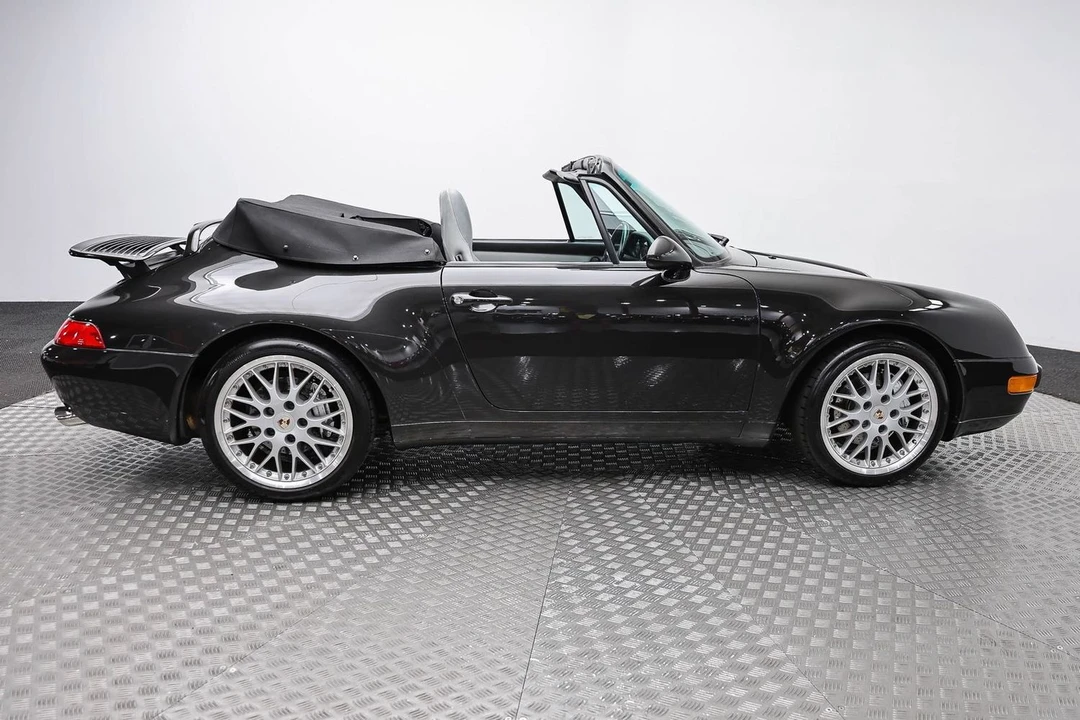 1995 Porsche 993 Carrera 4 - Image 7 of 30