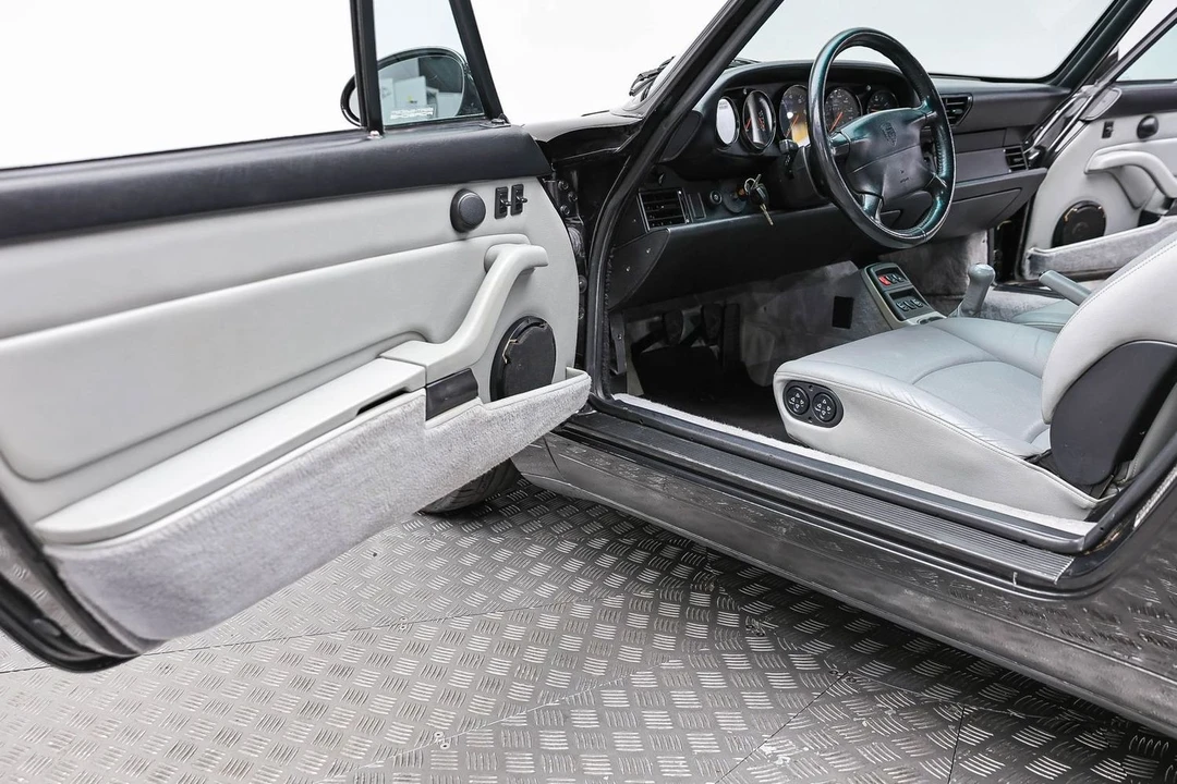 1995 Porsche 993 Carrera 4 - Image 14 of 30