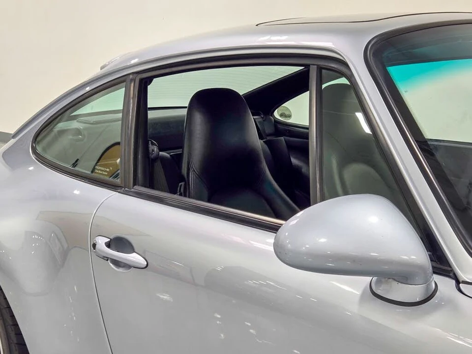 1995 Porsche 993 Carrera - Image 24 of 31
