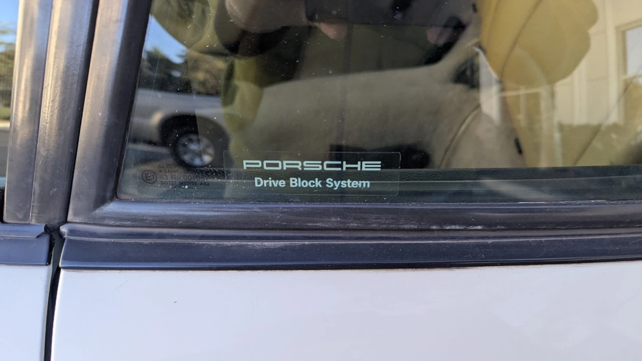 1995 Porsche 993 Carrera - Image 24 of 31