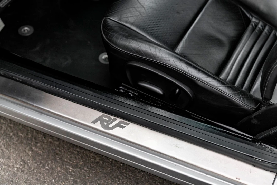 1995 Porsche 993 Carrera - Image 11 of 31