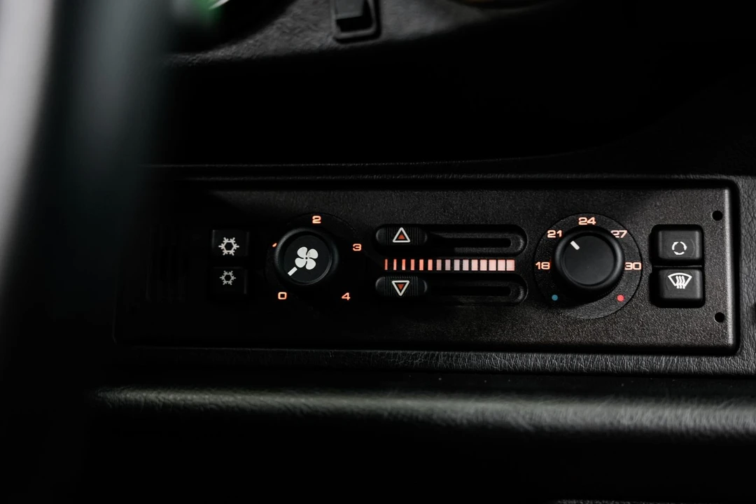 1995 Porsche 993 Carrera - Image 14 of 31