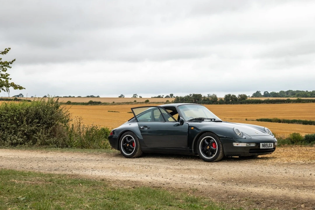 1995 Porsche 993 Carrera 4 - Image 23 of 30
