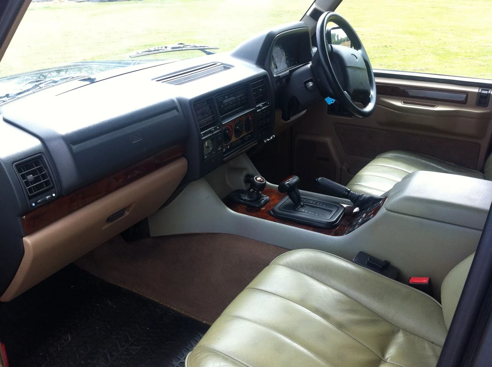 1995 Land Rover Range Rover Classic - Image 9 of 10