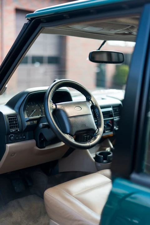 1995 Land Rover Range Rover Classic - Image 16 of 17