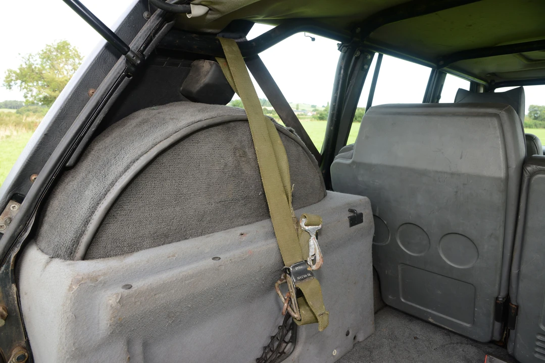 1995 Land Rover Range Rover Classic - Image 13 of 16