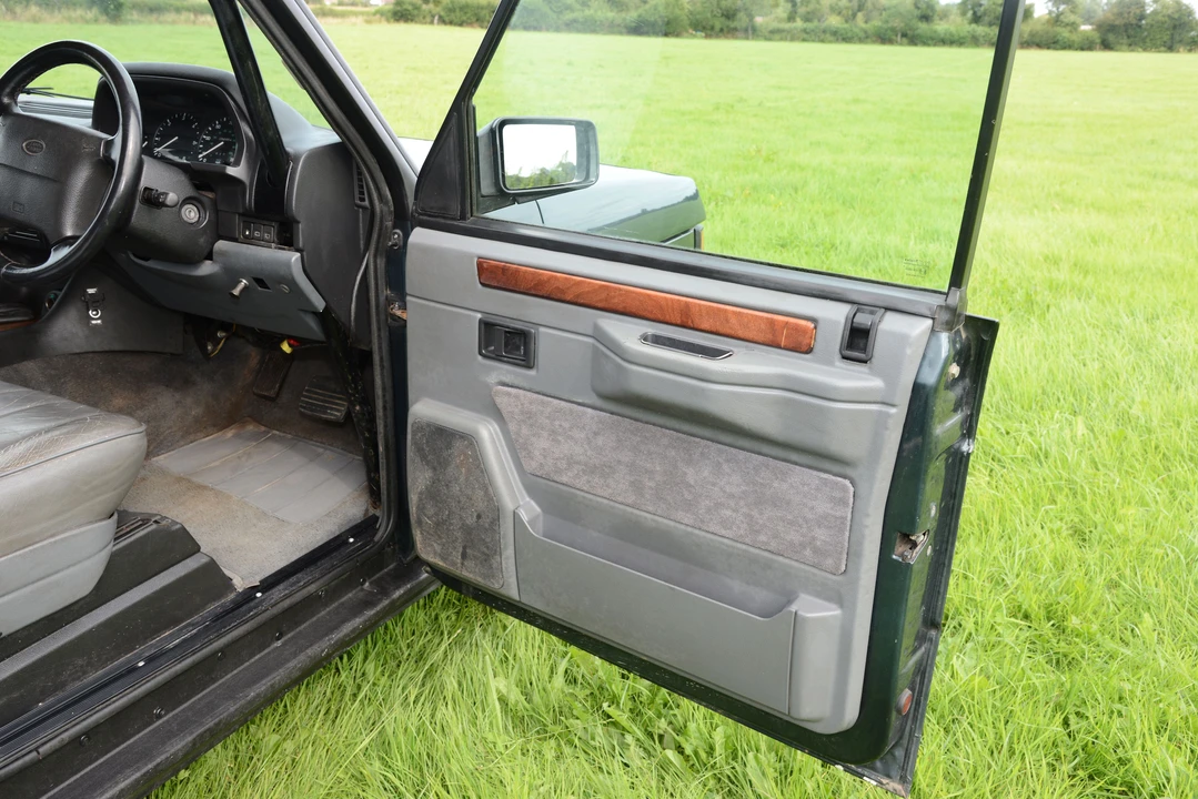 1995 Land Rover Range Rover Classic - Image 10 of 16