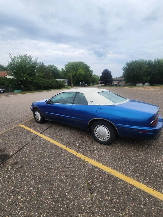 1995 Buick Riviera 8th Gen - Image 4 of 5