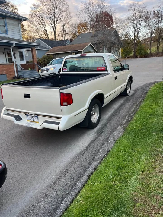 1995 Chevrolet S-10 - Image 2 of 5